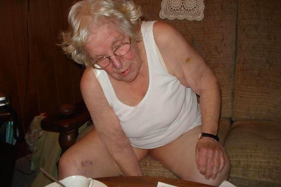Very old granny fingering herself - part 1173
