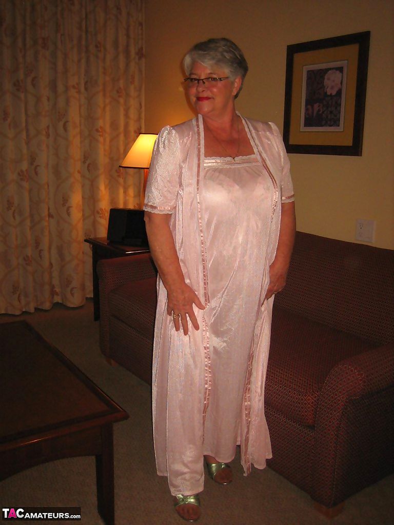 Amateur granny on the heavy side shows her pussy in lingerie and tan nylons